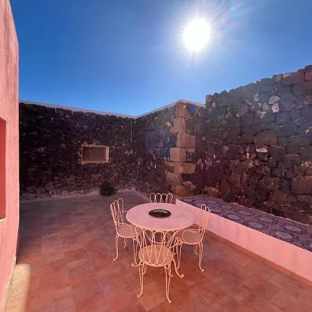 Holiday home Dammuso Rosa